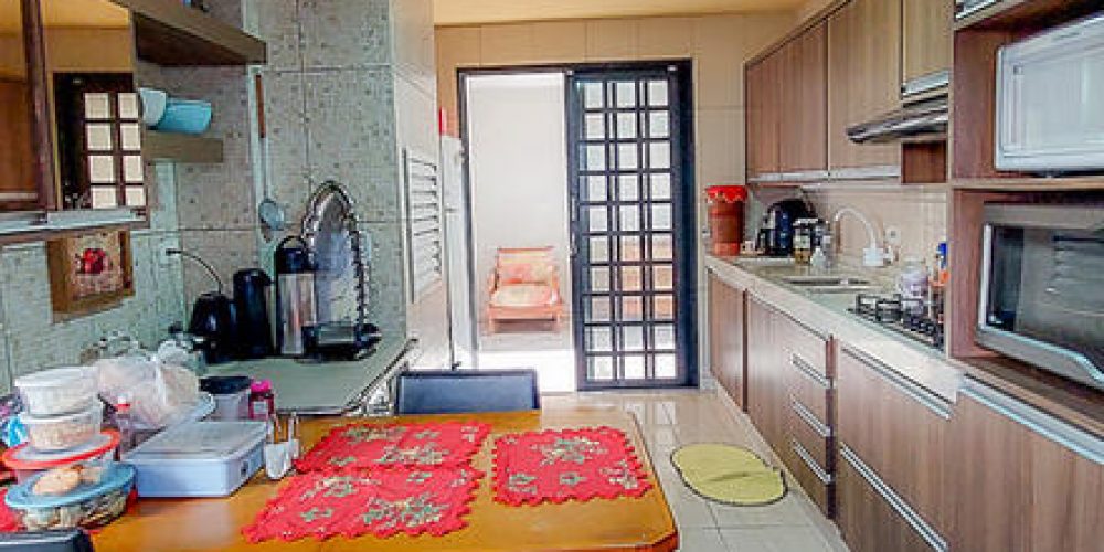 d4a8f6_e960677efc6c42ac8d6f0f16bc5fe420mv2